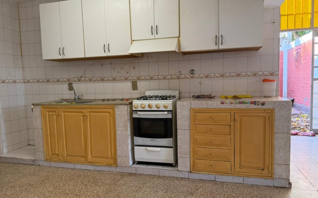 VENDEMOS CASA + MONOAMBIENTE – Barrio Kolton