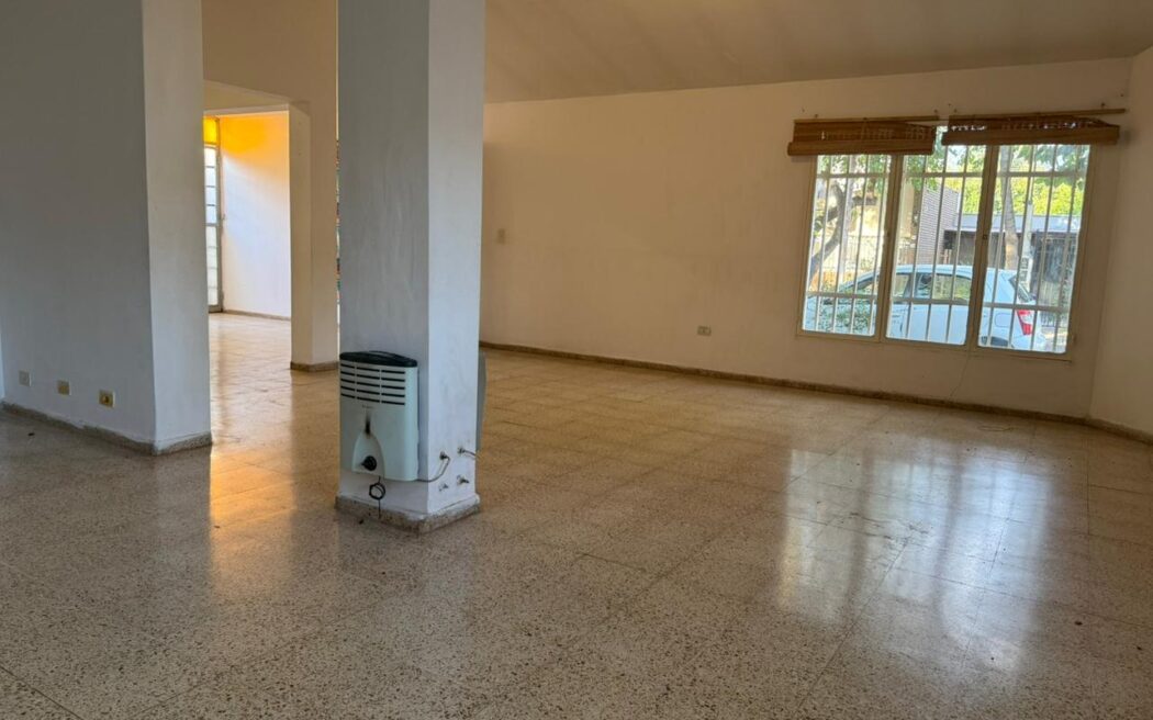 VENDEMOS CASA + MONOAMBIENTE – Barrio Kolton