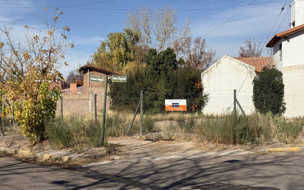 Lote esquina en el Barrio «El Huerto» ¡OPORTUNIDAD ÚNICA EN EL CORAZON DE CHACRAS!