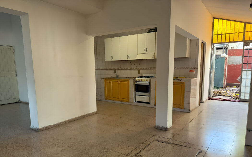 VENDEMOS CASA + MONOAMBIENTE – Barrio Kolton