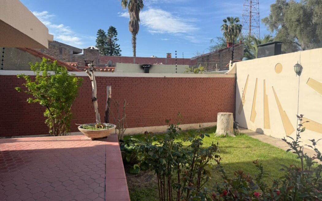 LANDART INMOBILIARIA VENDE HERMOSA CASA! Calle Av España mts Inalican.