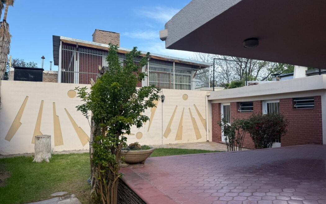 LANDART INMOBILIARIA VENDE HERMOSA CASA! Calle Av España mts Inalican.